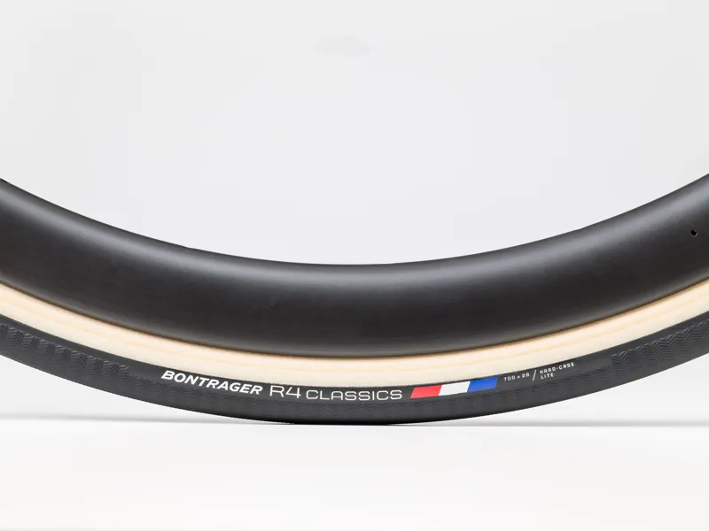 Bontrager R4 Classics Handmade Clincher 700x23 Tyre in Black/Natural-2
