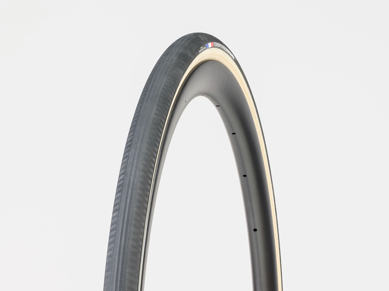 Bontrager R4 Classics Handmade Clincher 700x23 Tyre in Black/Natural
