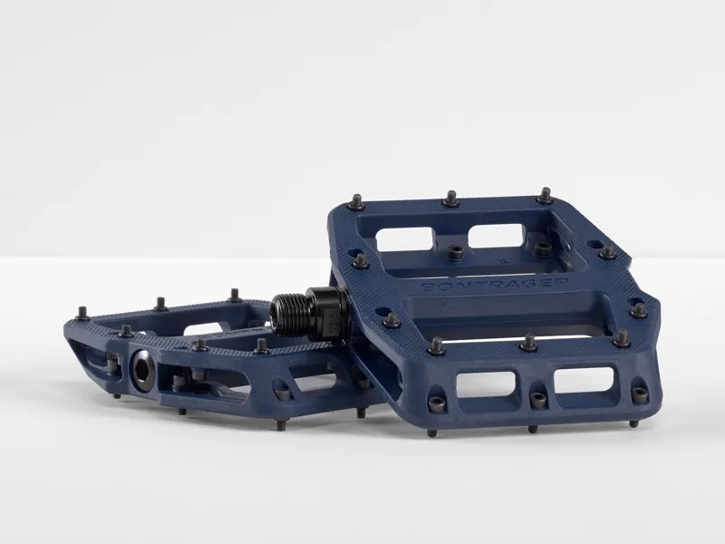 Bontrager Line Elite Flat Pedals in Blue