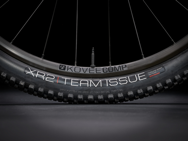  Trek Supercaliber 9.6 Mountain Bike in Lithium Grey/Trek Black-8