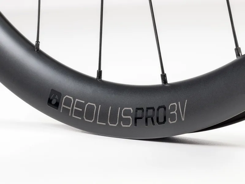 Bontrager Aeolus Pro 3V TLR Disc Road Wheel-1