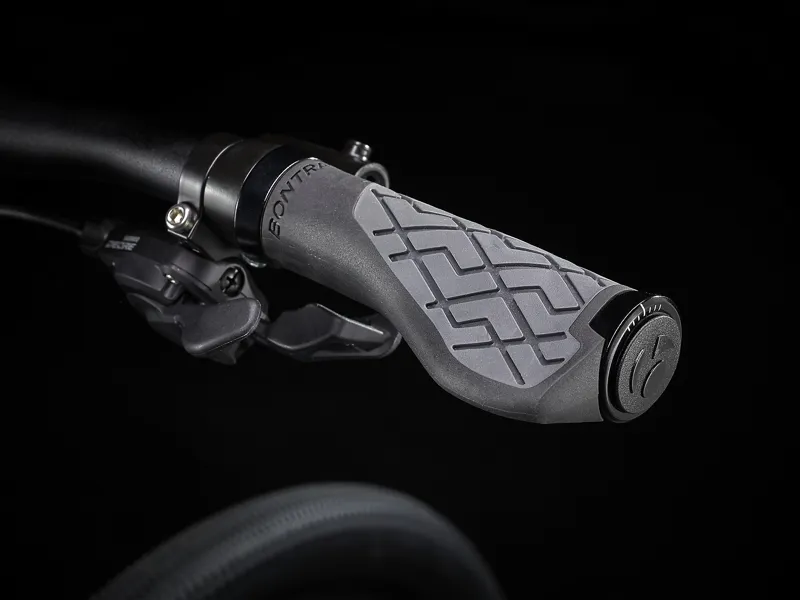  Trek Dual Sport 3 Hybrid Bike in Rage Red-9