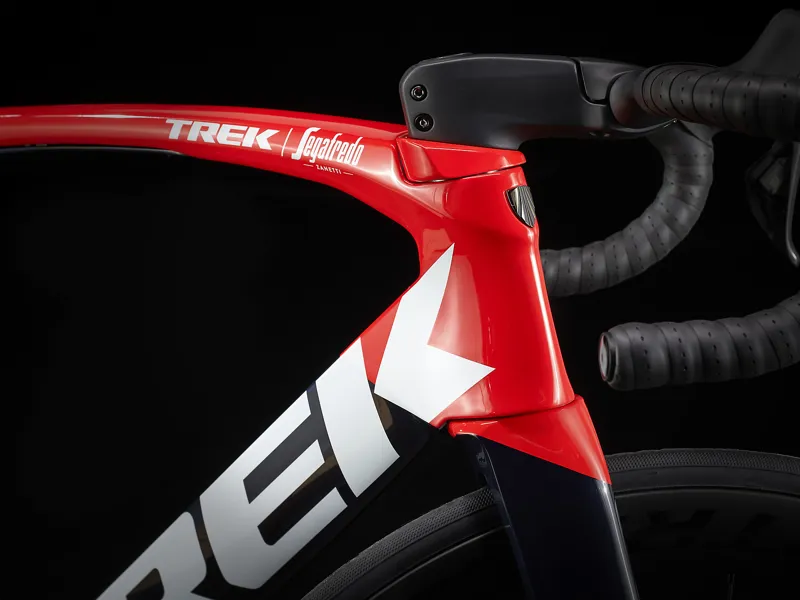  Trek Madone SLR 7 Road Bike in Navy Carbon Smoke/Viper Red-8