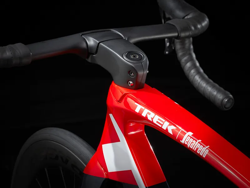  Trek Madone SLR 7 Road Bike in Navy Carbon Smoke/Viper Red-6