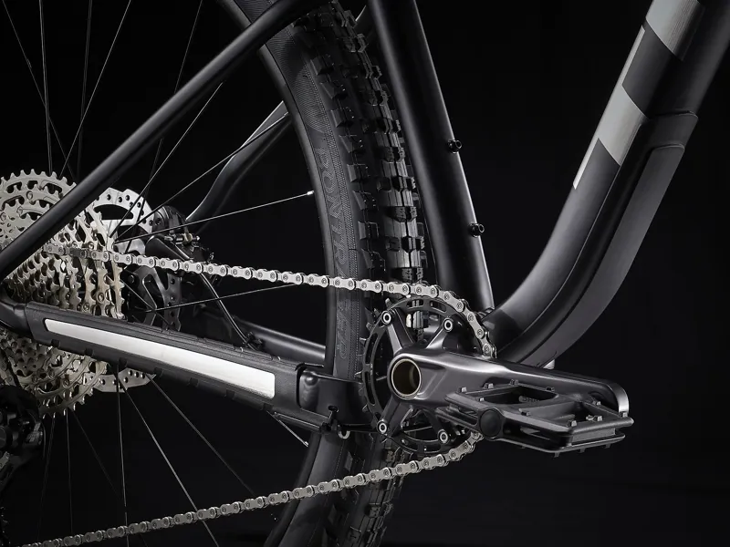  Trek Roscoe 7 Mountain Bike in Trek Black-10