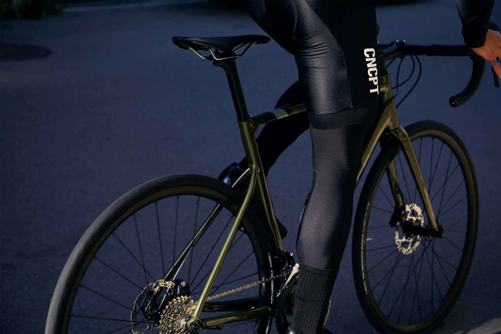 Cannondale CAAD13 Disc 105 Road Bike 2021 in Black