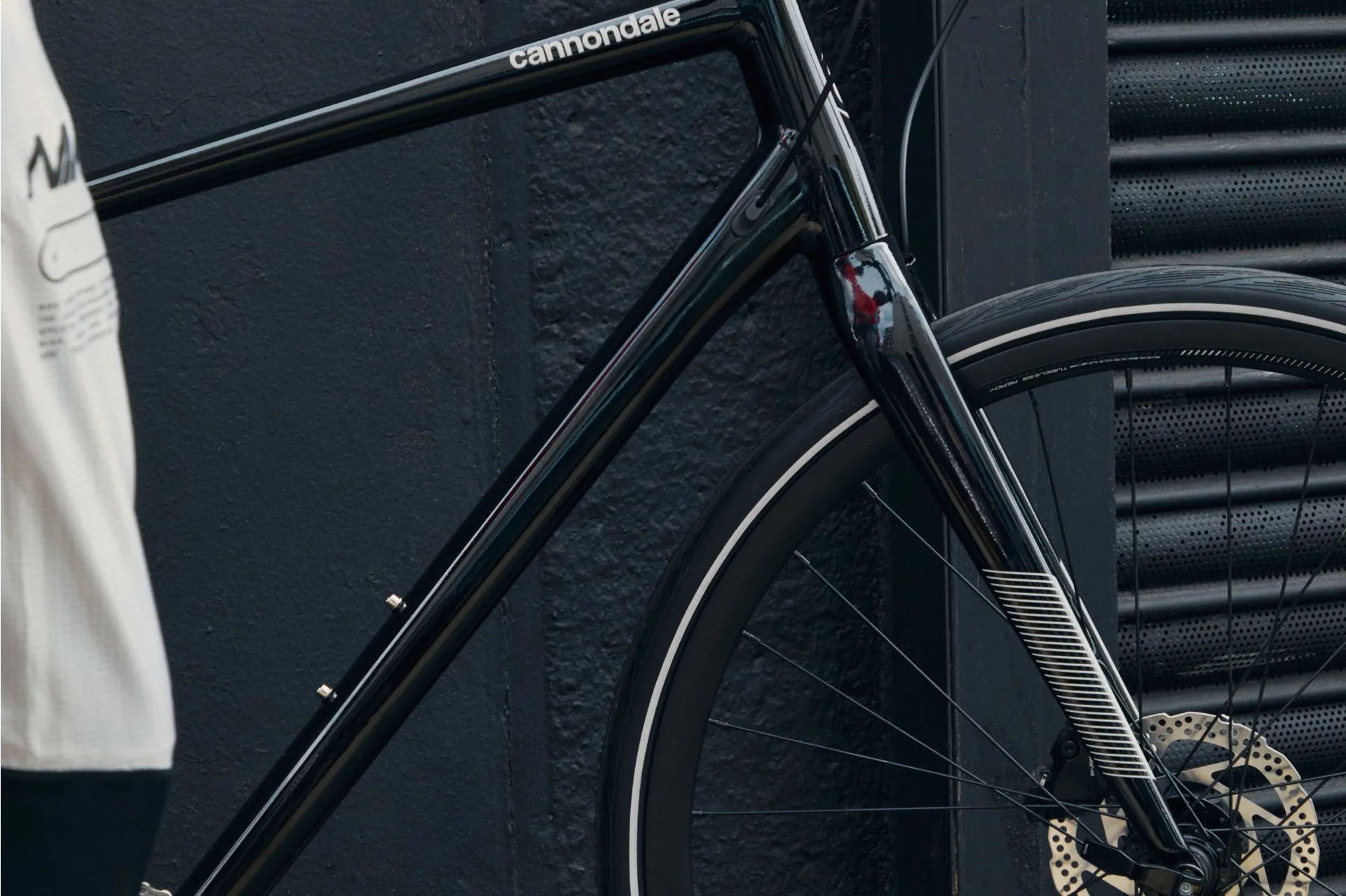 Cannondale Quick Disc 4 Hybrid Bike 2021 in Grey